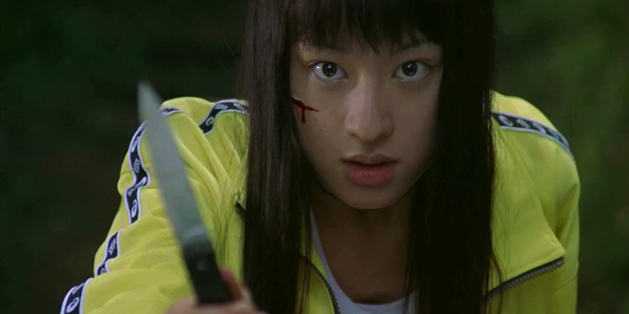 Chiaki Kuriyama holding a knife in Battle Royale