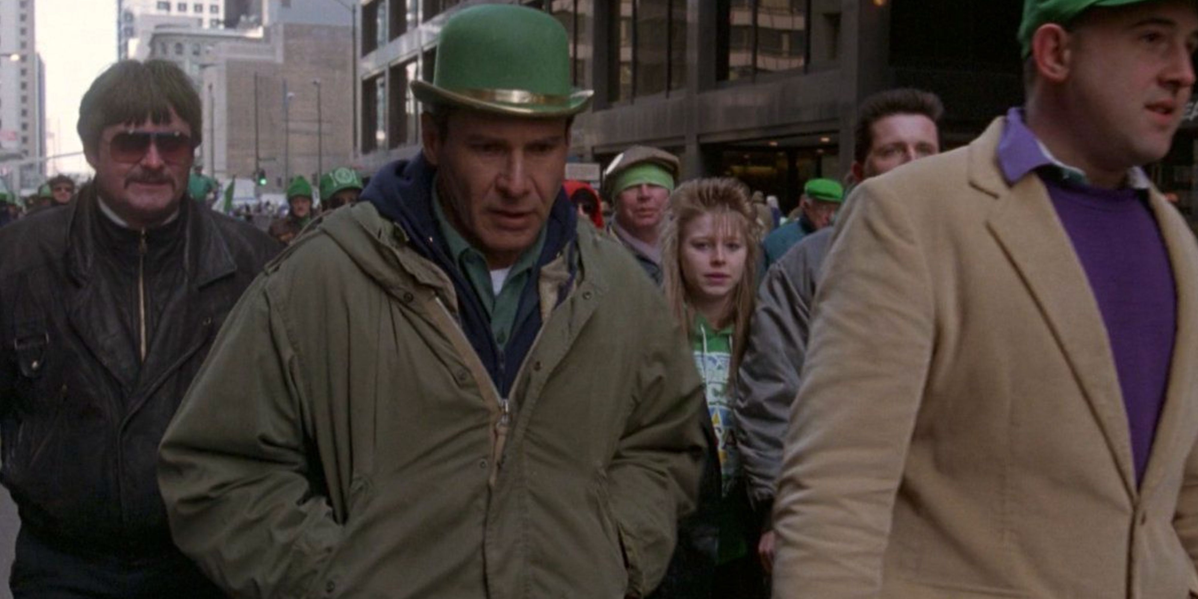 Harrison Ford as Richard Kimble, walking through Chicago on St. Patrick&rsquo;s Day in The Fugitive