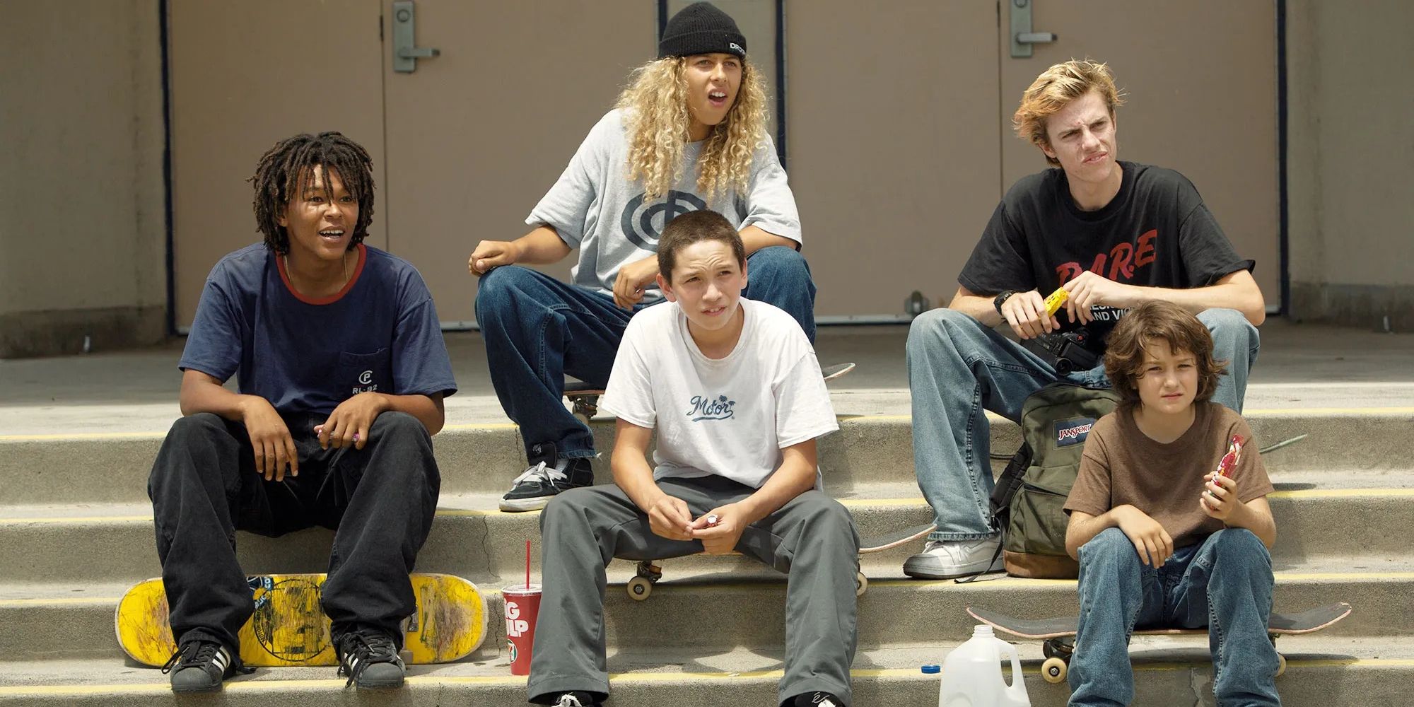 Stevie e seus amigos sentam-se em meados dos anos 90 (2018)