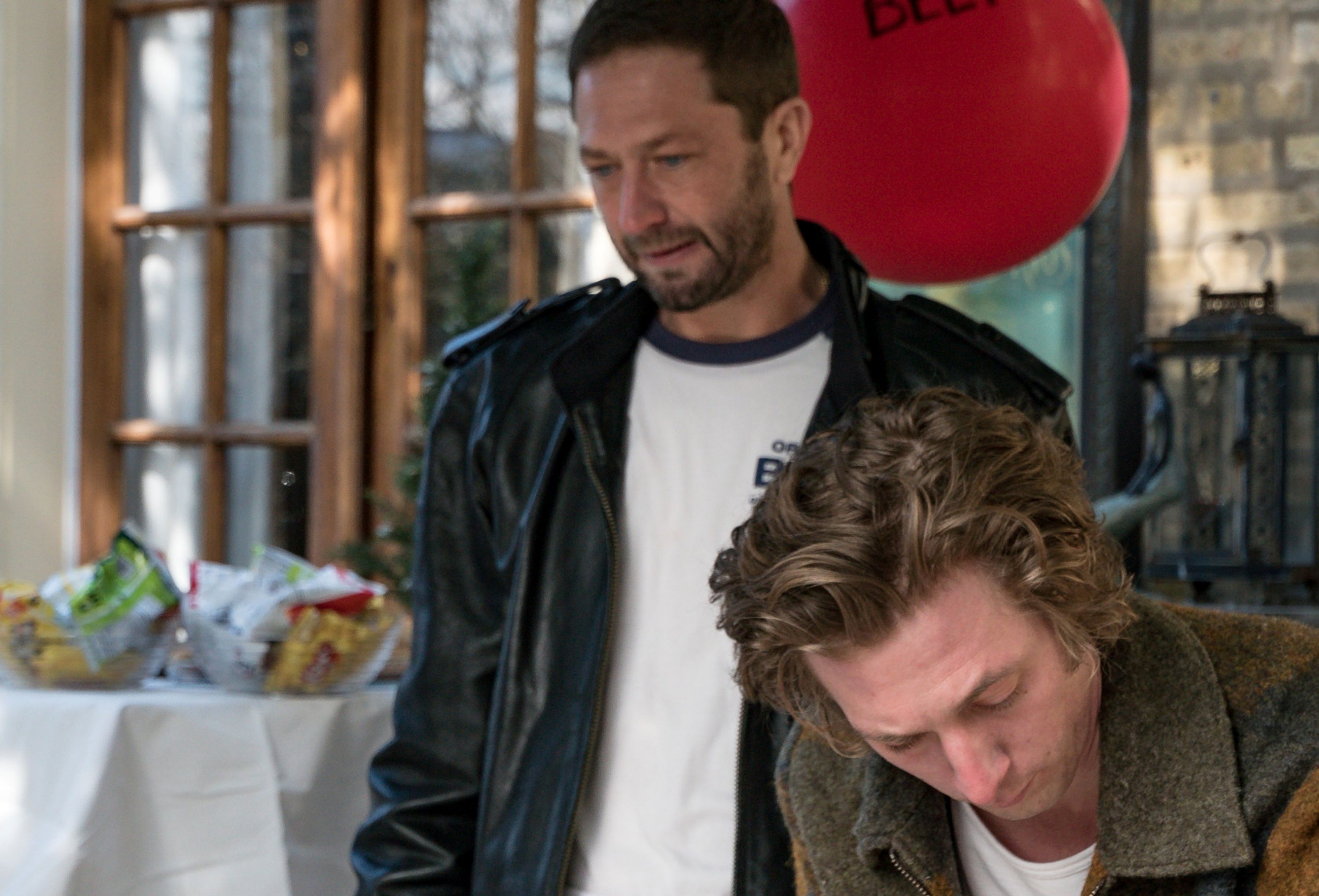 Ebon Moss-Bachrach and Jeremy Allen White in The Bear