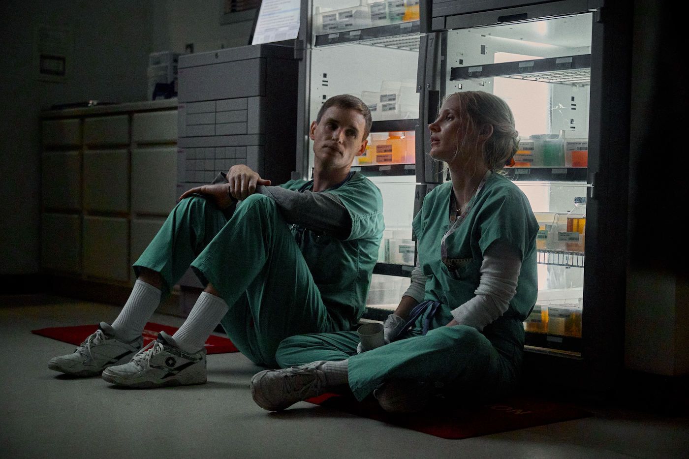 the-good-nurse-eddie-redmayne-jessica-chastain