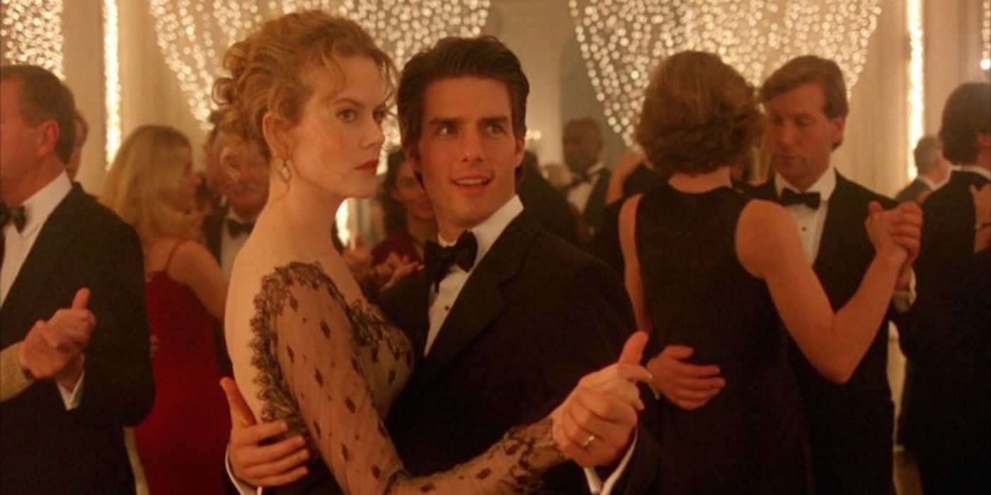 Nicole Kidman (Alice) dansant avec Tom Cruise (Bill) dans Eyes Wide Shut.