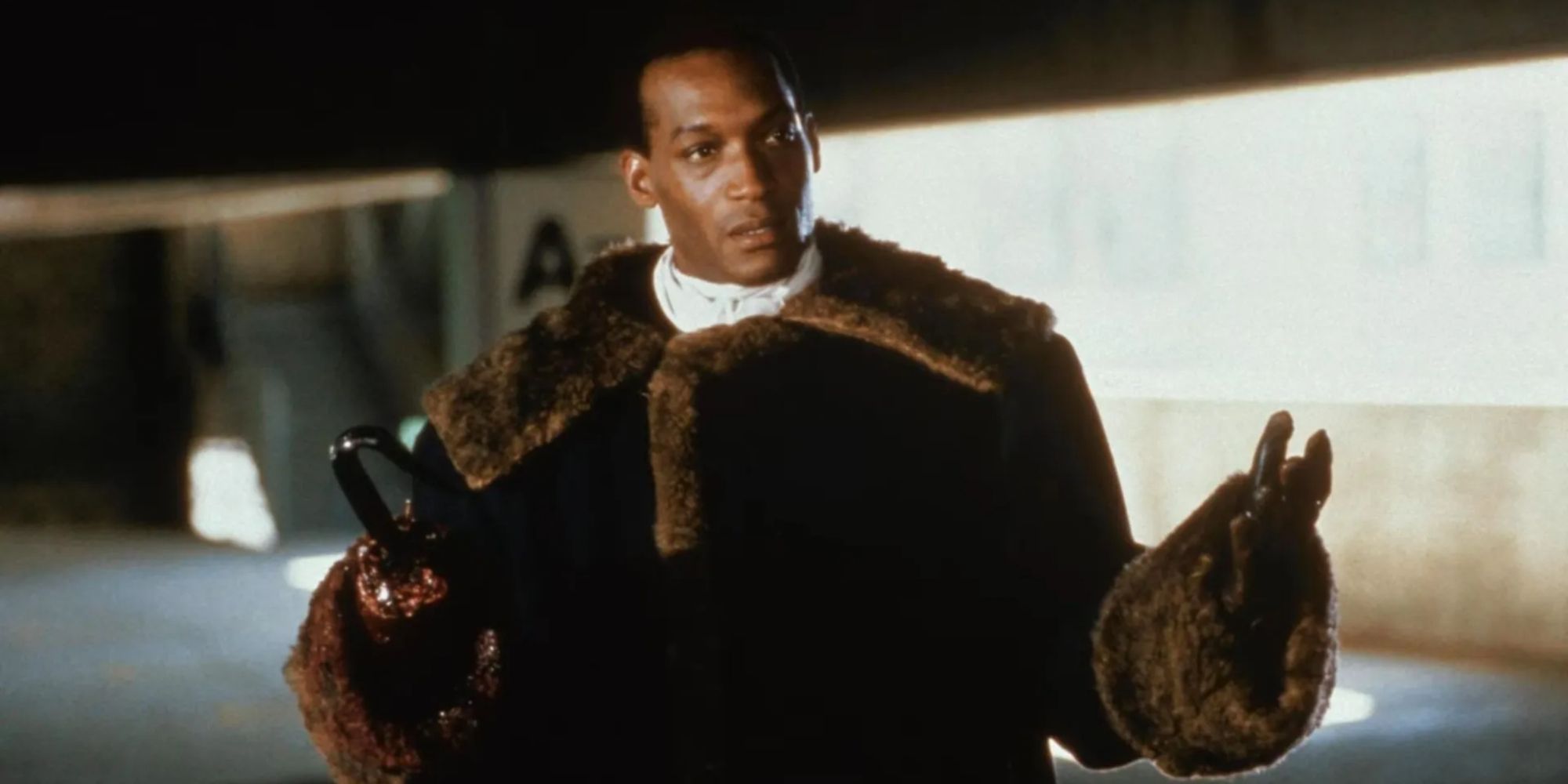 Tony Todd as Candyman with arms open and a hook for a hand 