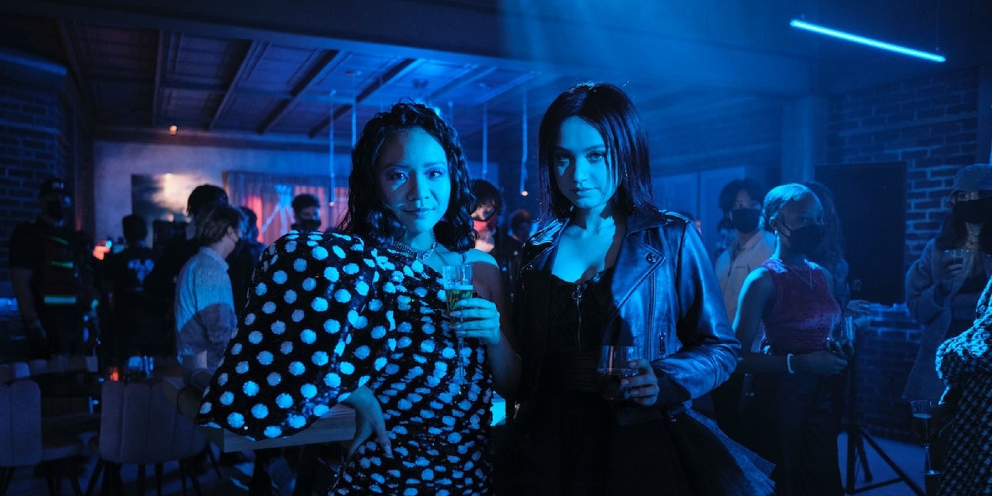 Characters, Zoe and Rebecca, at a dark night club in 'Fakes.'