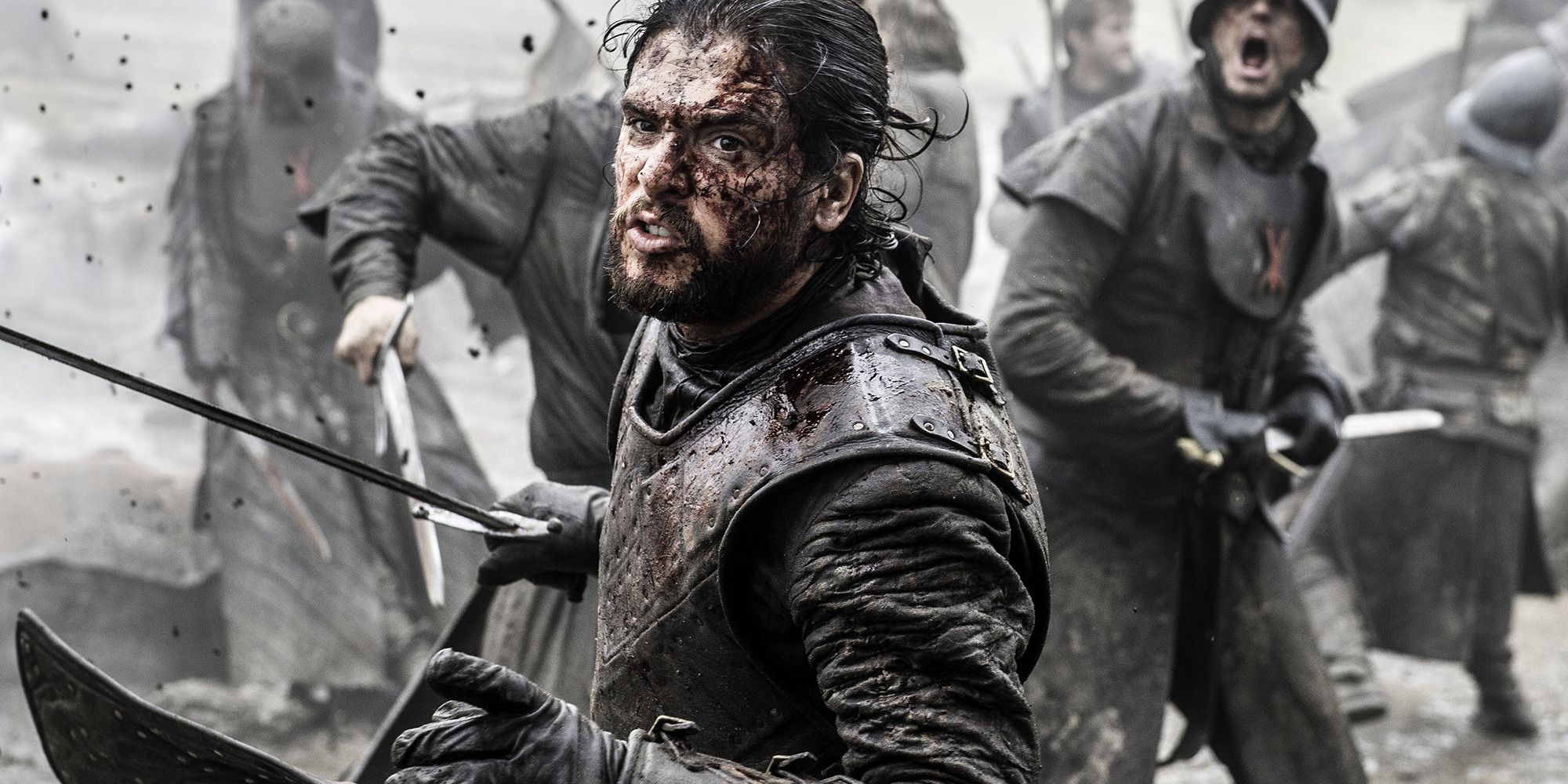 Jon Snow dans Battle of the Bastards, visage ensanglanté et épée à la main
