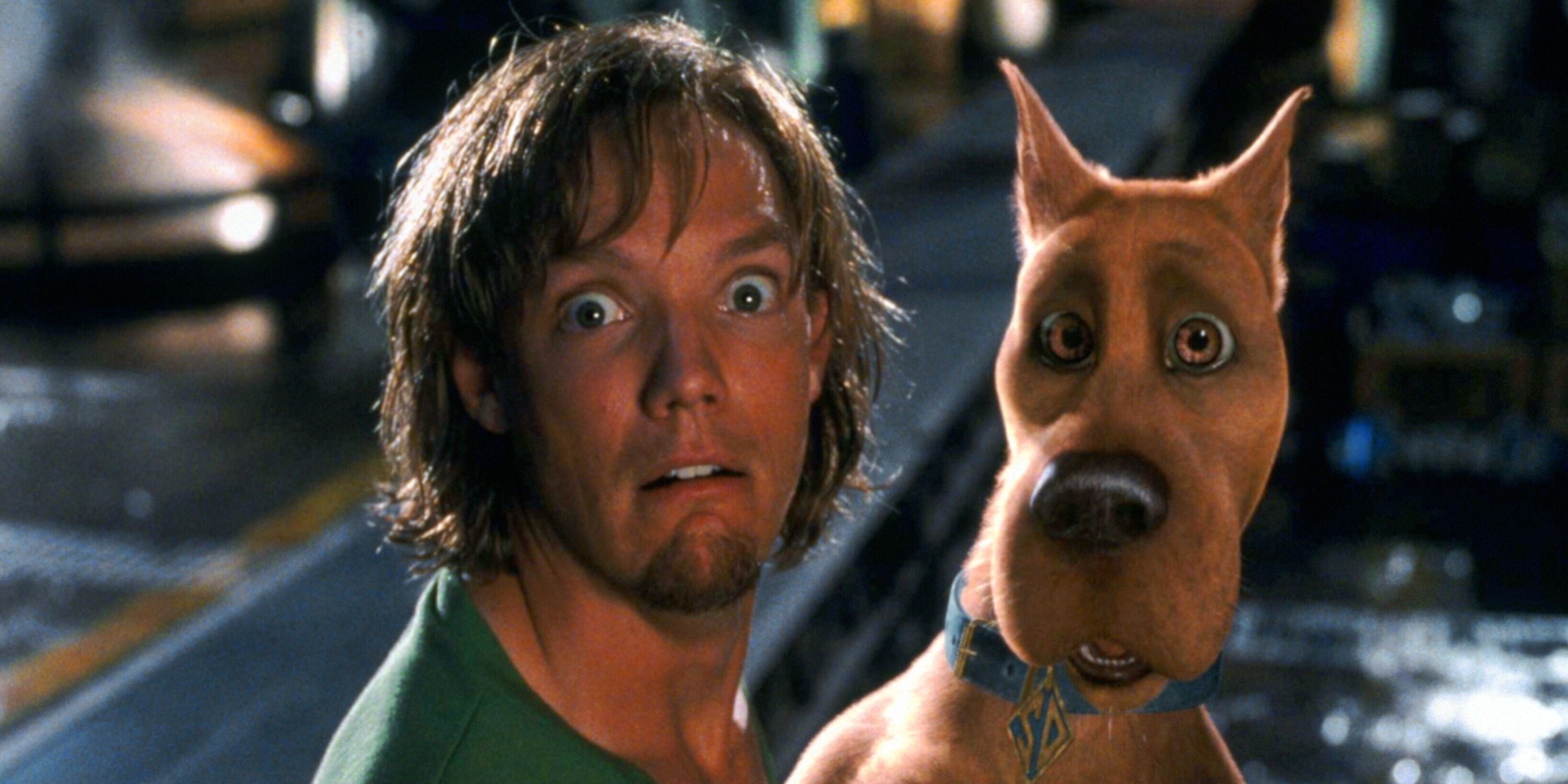 Shaggy-and-Scooby-in-Scooby-Doo-(2002)-1
