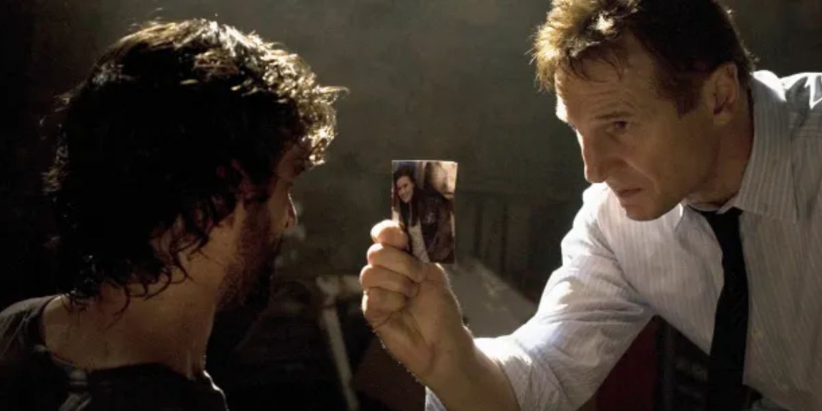 Liam Neeson dalam 'Diambil' (2008).