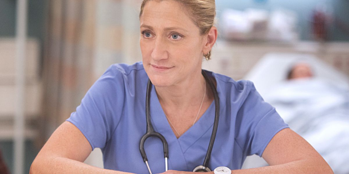 Edie Falco como Jackie Peyton é a enfermeira de Jackie