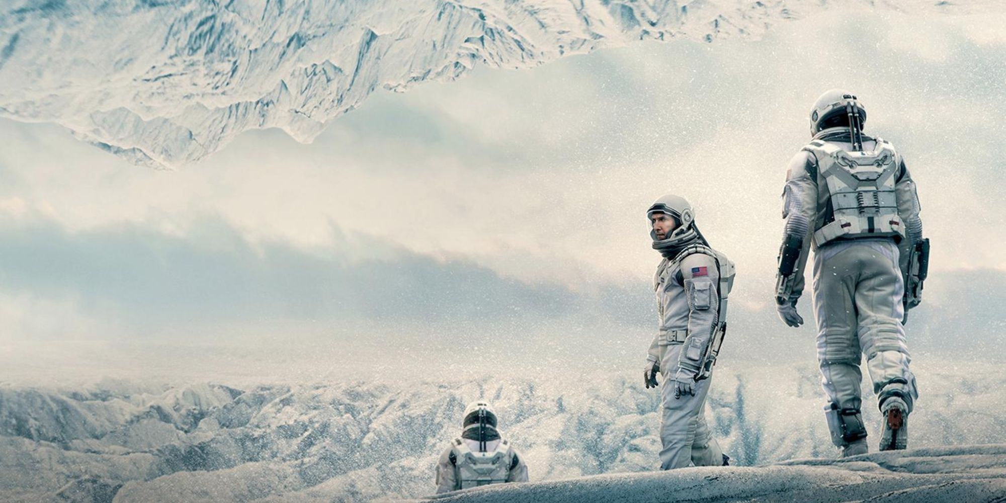 Une équipe d'astronautes explore une planète gelée.