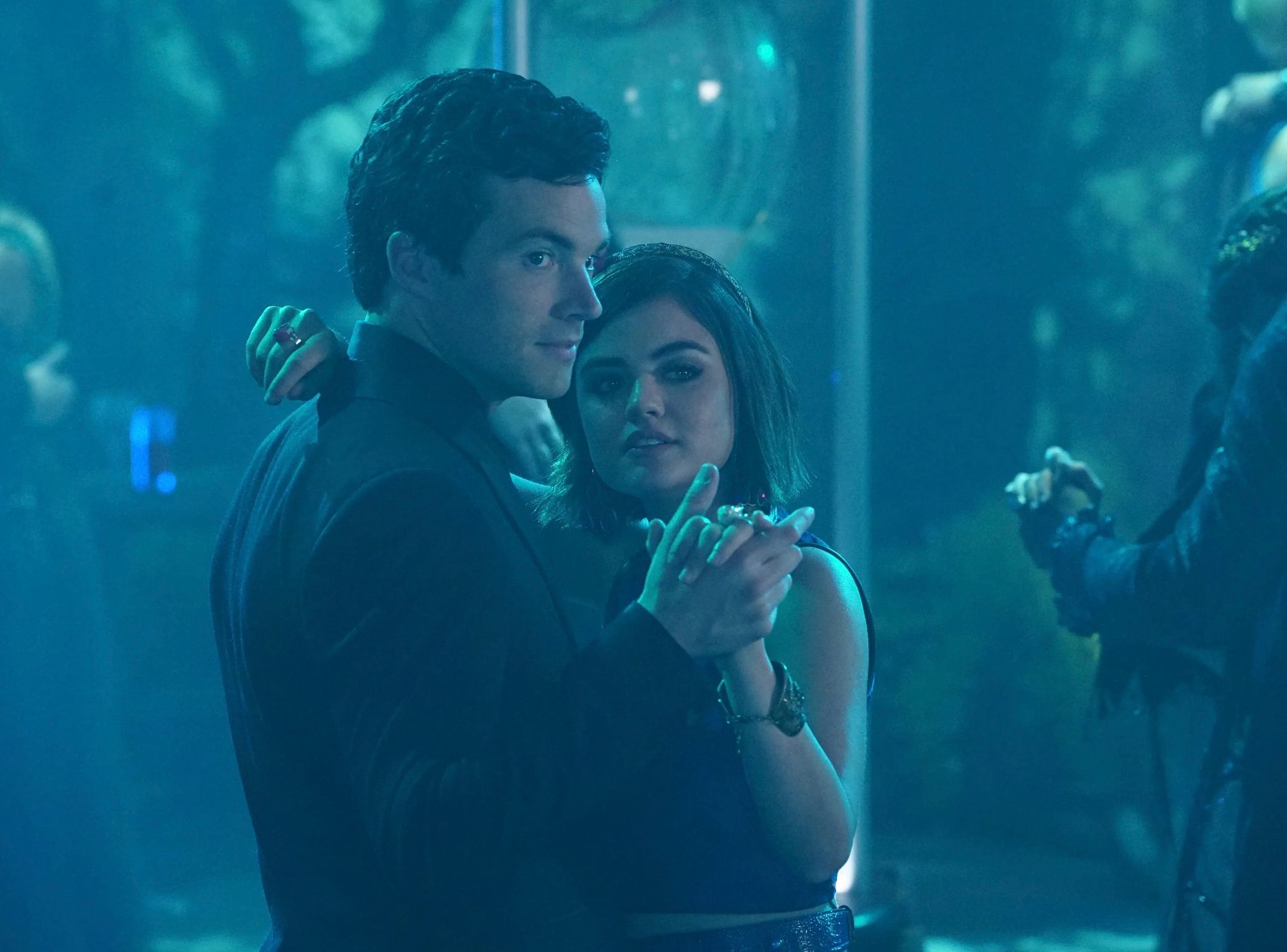 Ian Harding and Lucy Hale in Pretty Little Liars