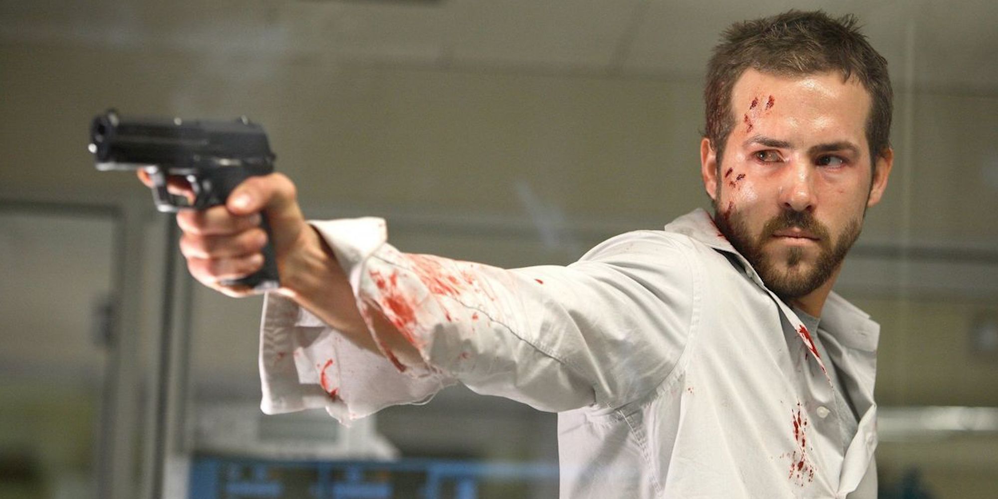 Ryan Reynolds pointing a pistol in the 2006 action-comedy Smokin' Aces