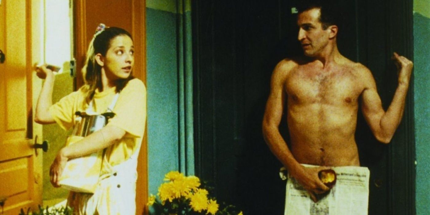 solo con tu pareja, Ranking the films of Alfonso Cuarón, sex comedy, shirtless man in towel, neighbours