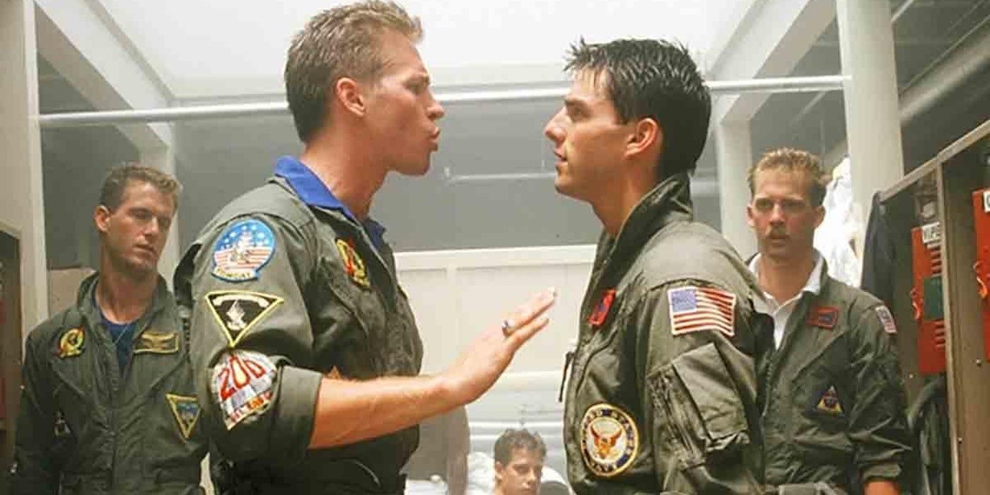 Val Kilmer dans le rôle de Iceman se disputant avec Tom Cruise dans le rôle de Maverick dans Top Gun.