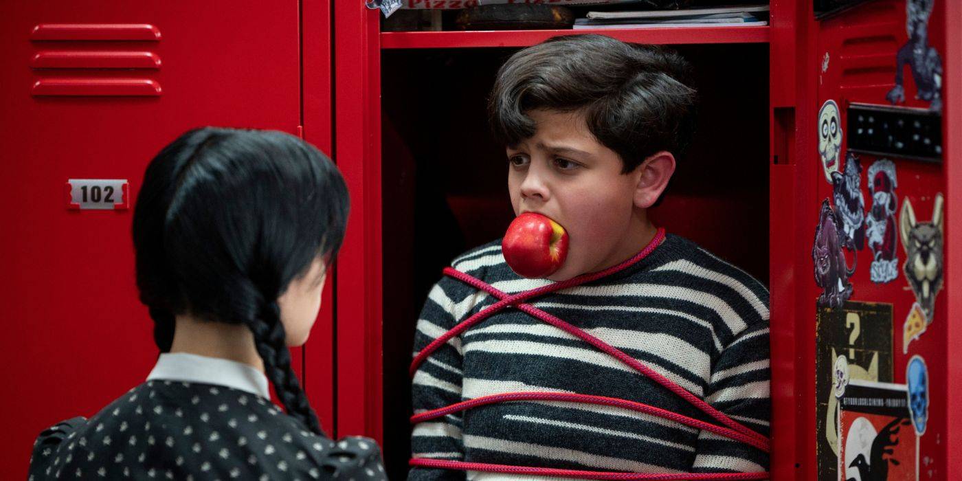 Elenco de Wandinha: tudo sobre os atores da série Netflix - 7 wednesday pugsley isaac ordonez.jpg?q=50&fit=crop&w=1500&dpr=1 - Elenco de Wandinha: tudo sobre os atores da série Netflix