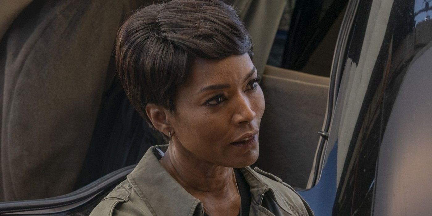 9-1-1 Athena Angela Bassett featured