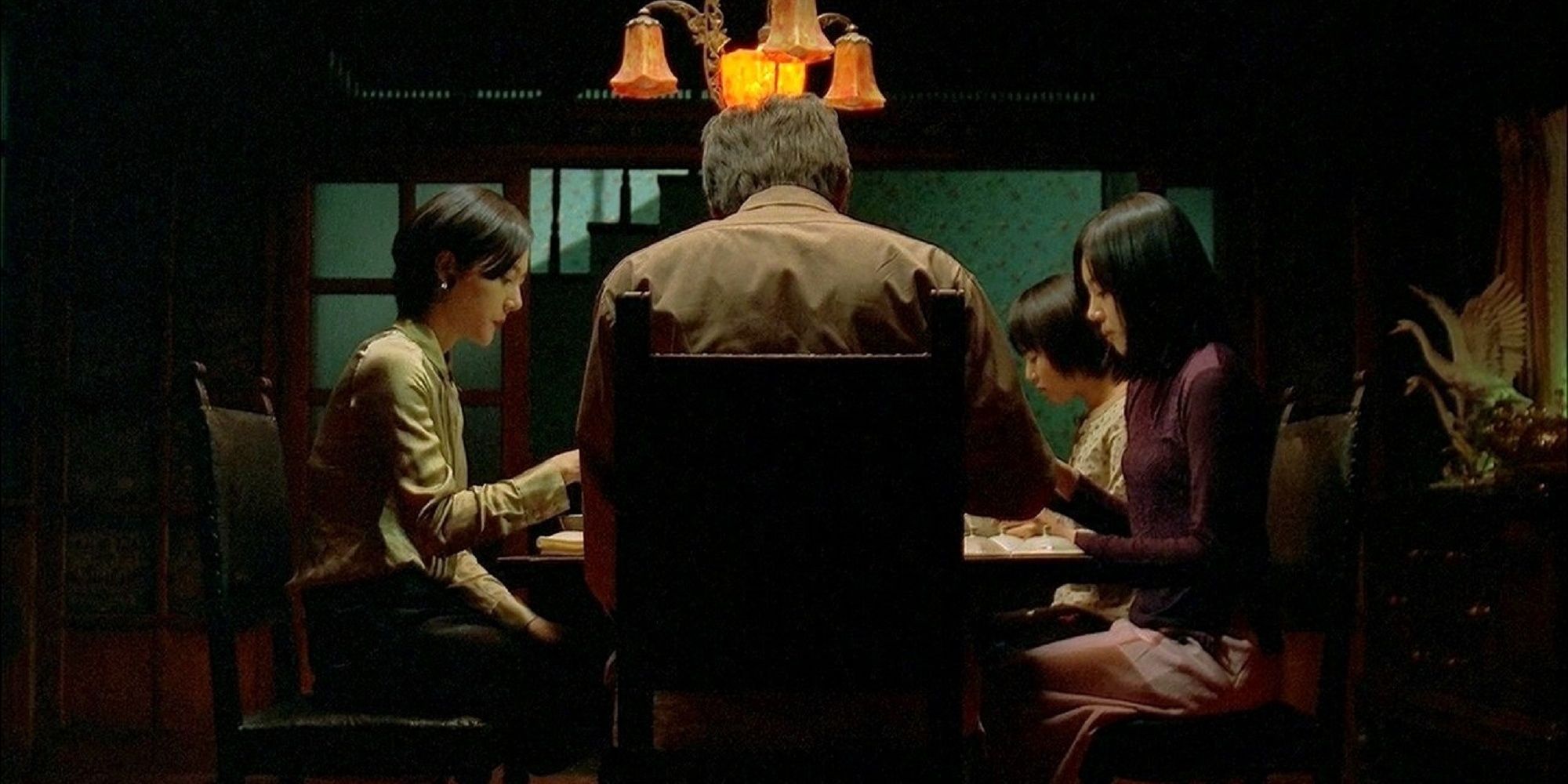 Su-mi and her family around the dinner table in 'A Tale of Two Sisters.'