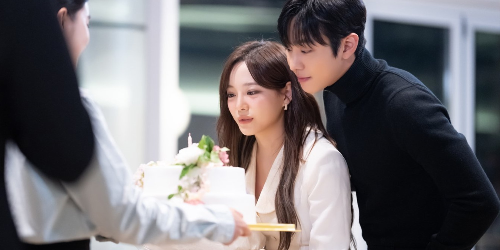 Kang Tae Moo and Shin Ha Ri from Business Proposal blowing the candles on a cake