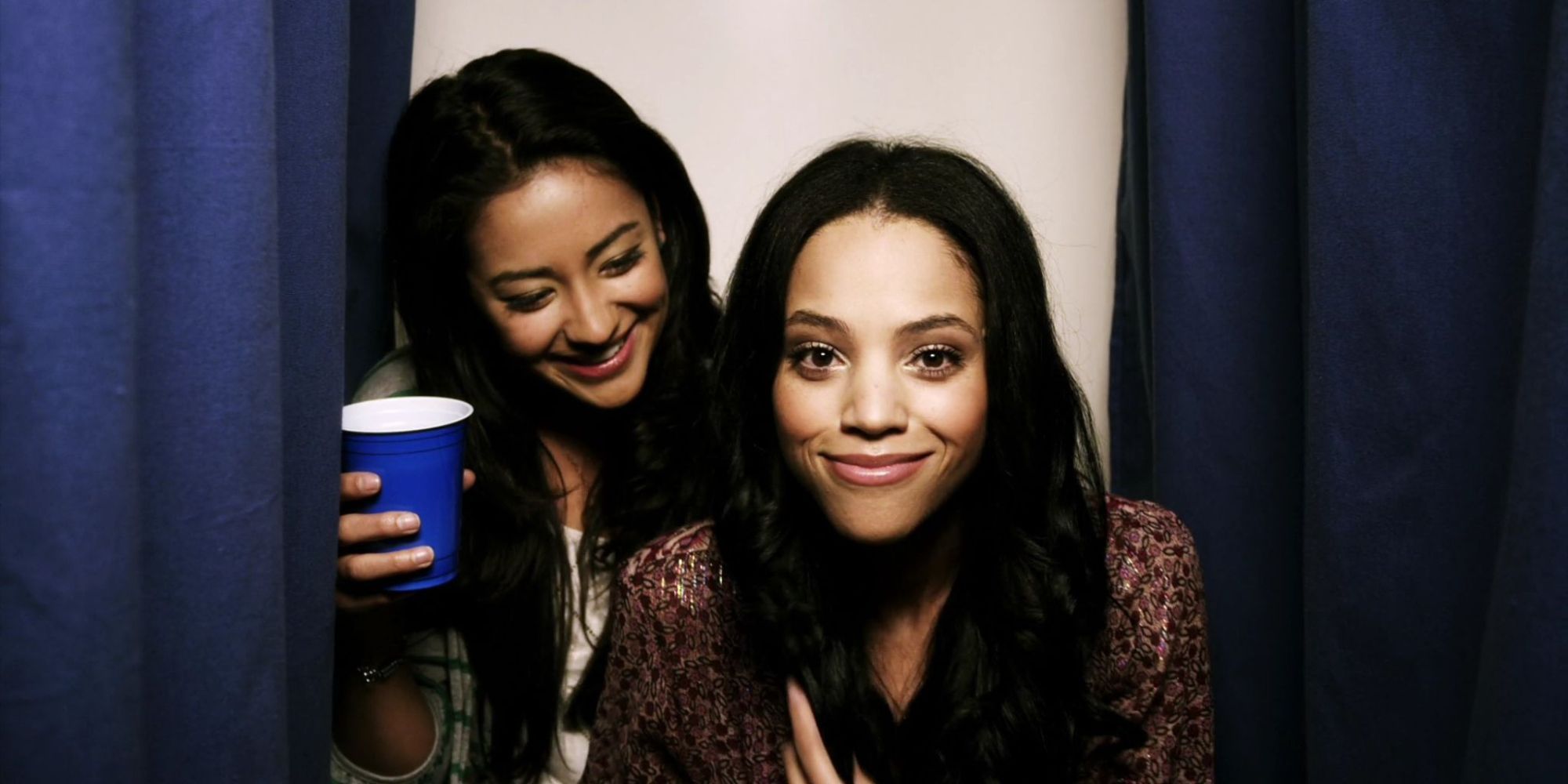 Emily and Maya from Pretty Little Liars in a photo booth