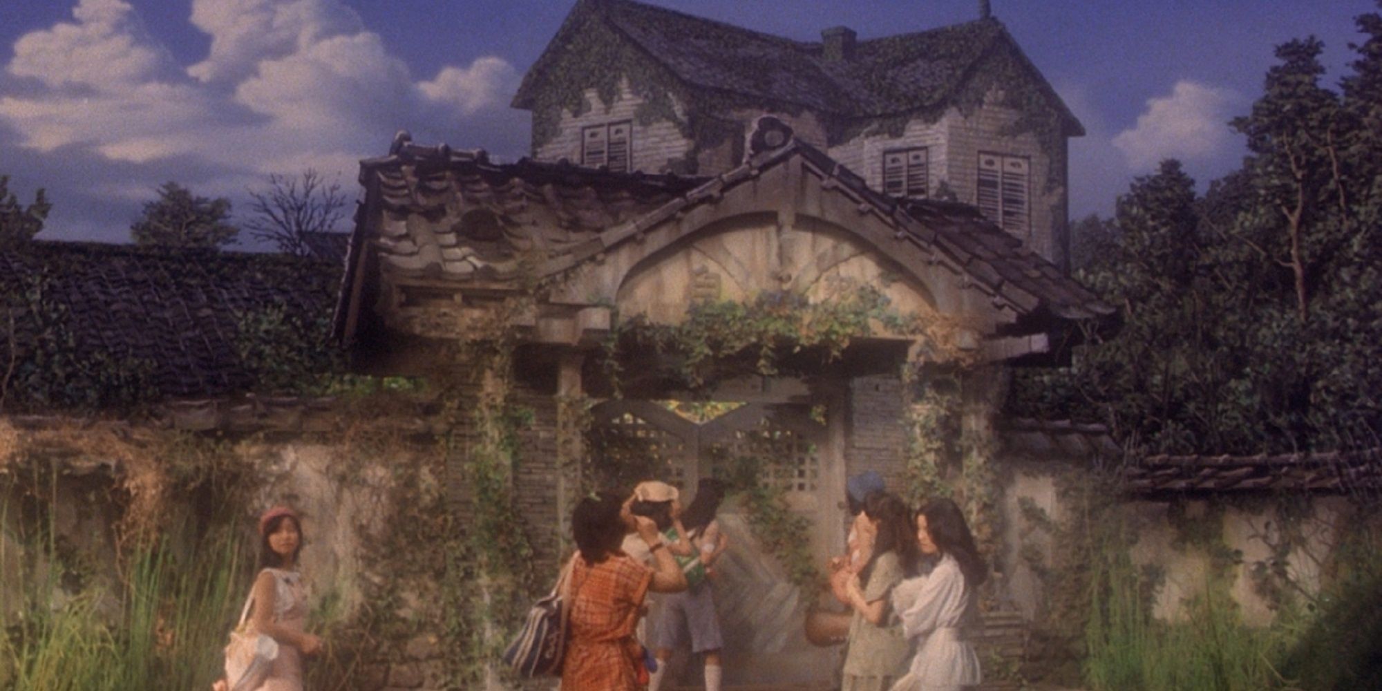 Gorgeous and her group of friends arriving at her aunt's strange house in 'Hausu.'