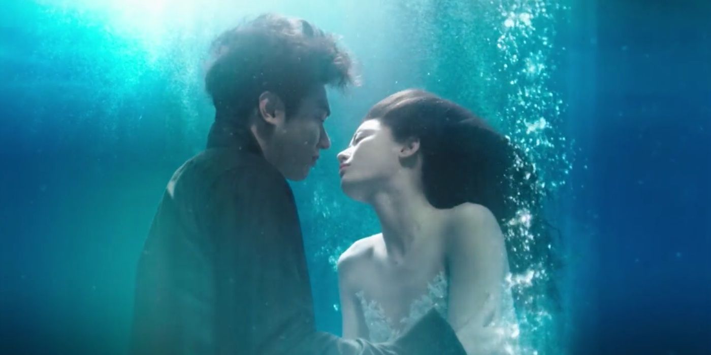 A man and woman about to kiss underwater in The Legend of the Blue Sea.