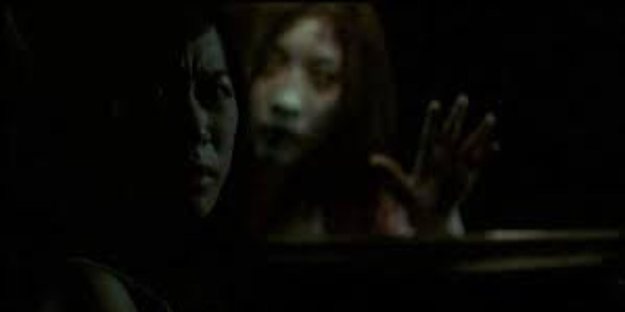 Natre ghost staring at Jane from outside the car in Shutter (2004)