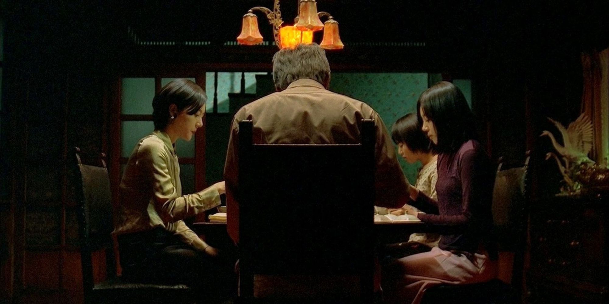 The Bae family having dinner in A Tale of Two Sisters (2003)