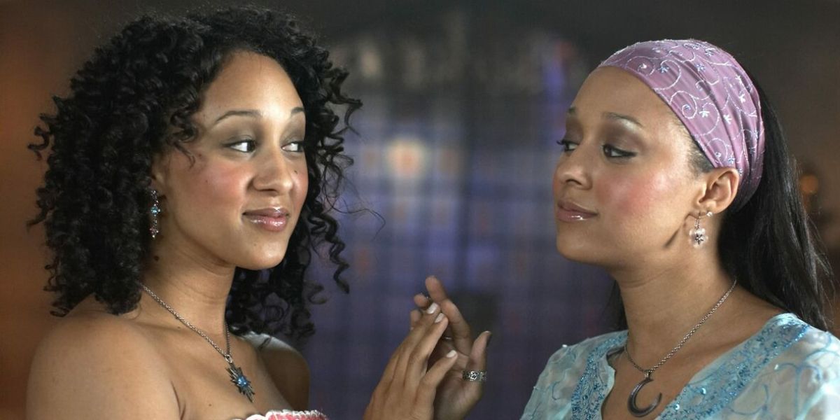 Tia Mowry and Tamera Mowry in 'Twitches.'
