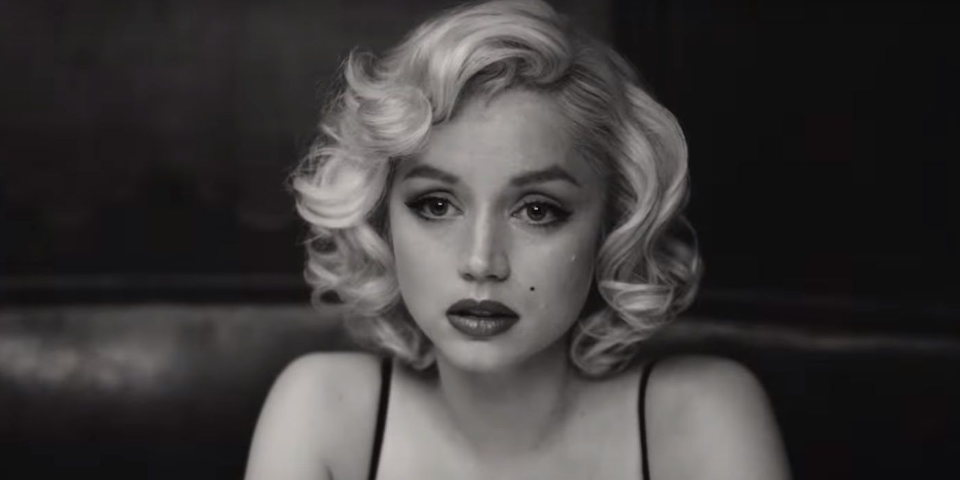 Um close-up de Marilyn Monroe chorando em Blonde.