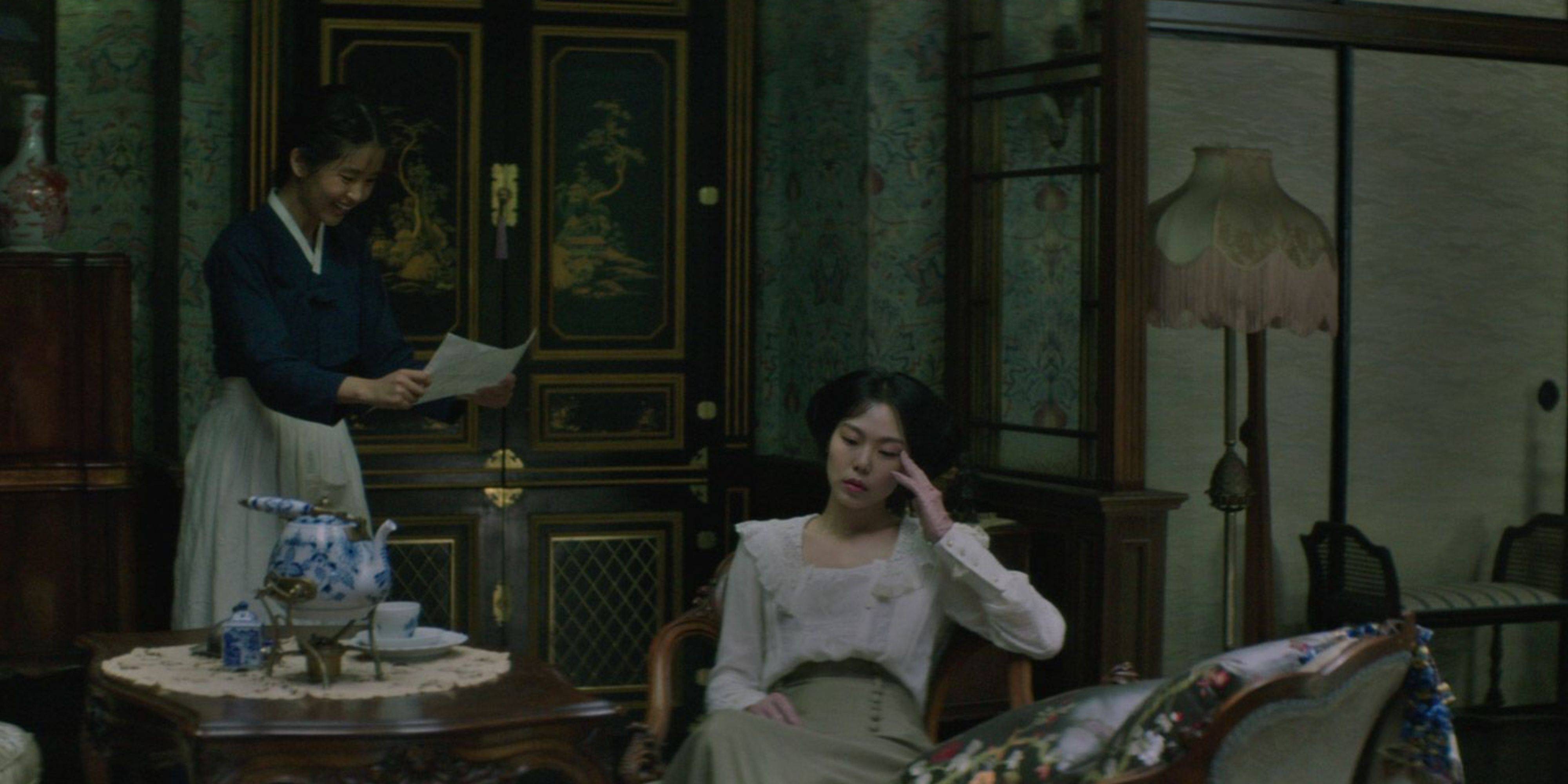 Kim Min-hee sitting in &lsquo;The Handmaiden&rsquo;