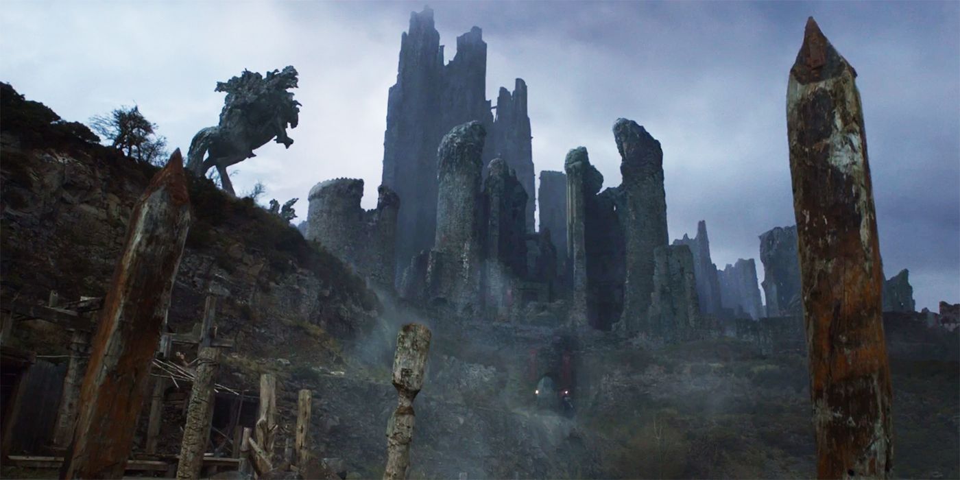 Les ruïnes de Harrenhal, semblen des de baix, a Joc de trons.