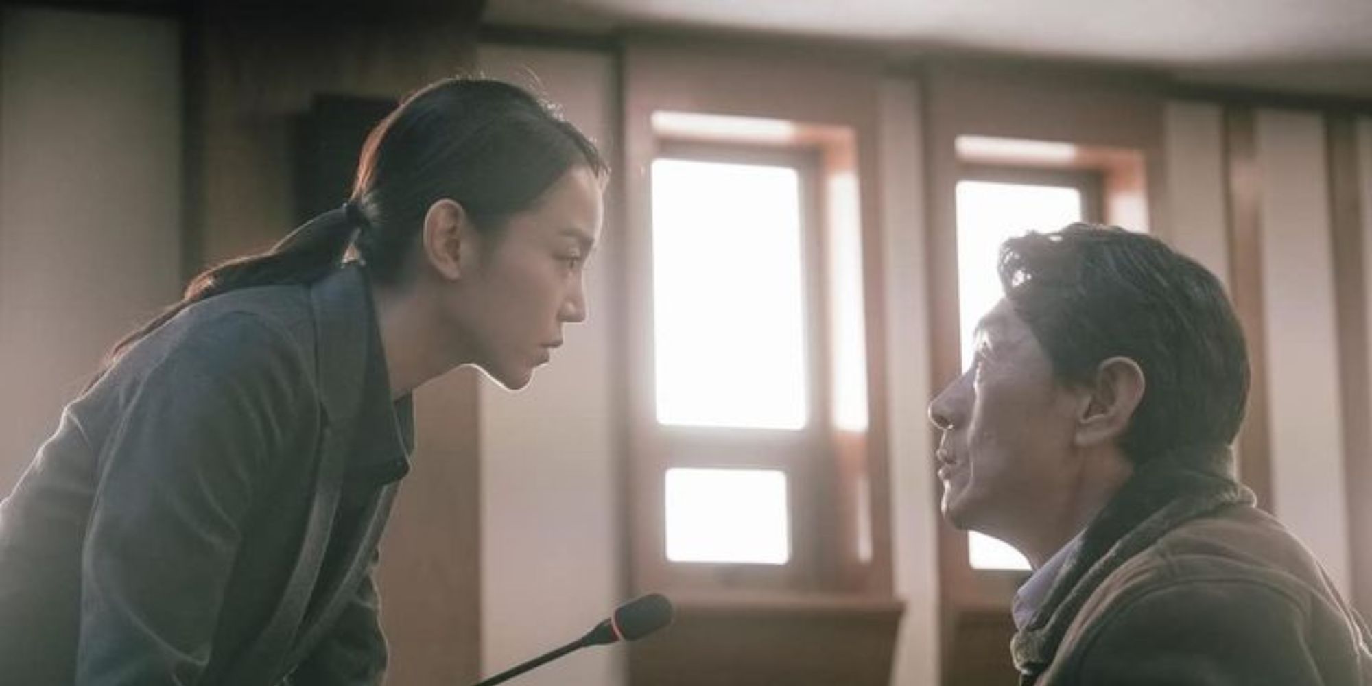 A woman is interrograting a man at court