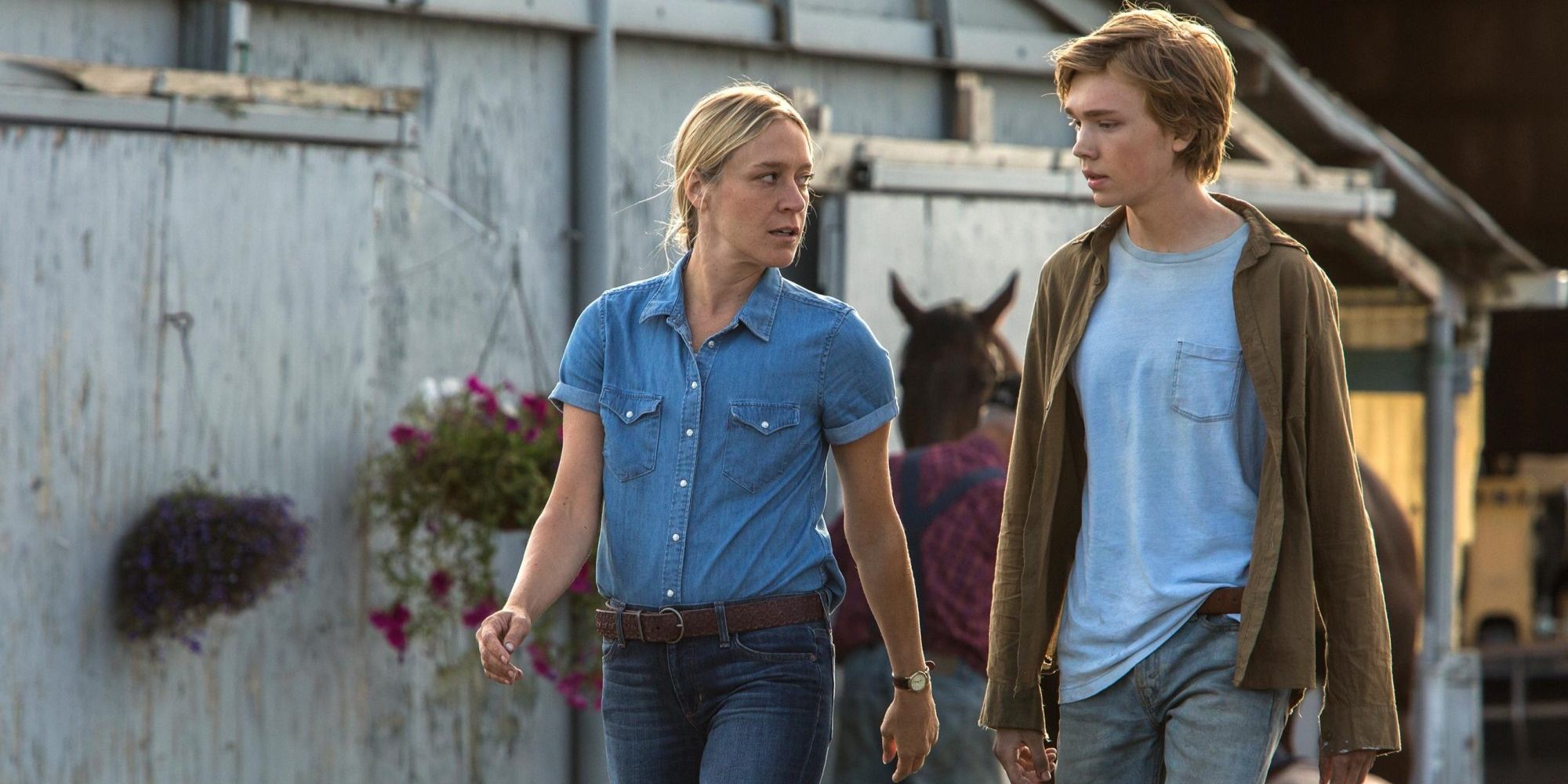 Chloë Sevigny and Charlie Plummer as Bonnie and Charley walking and talking in Lean on Pete