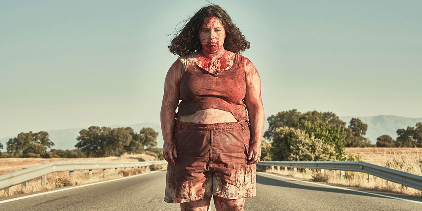 Luara Galan as Sara, a chubby woman covered in blood, from Piggy (Cerdita)