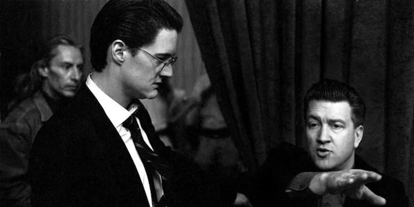 Kyle MacLachlan listening to David Lynch on set of Twin Peaks