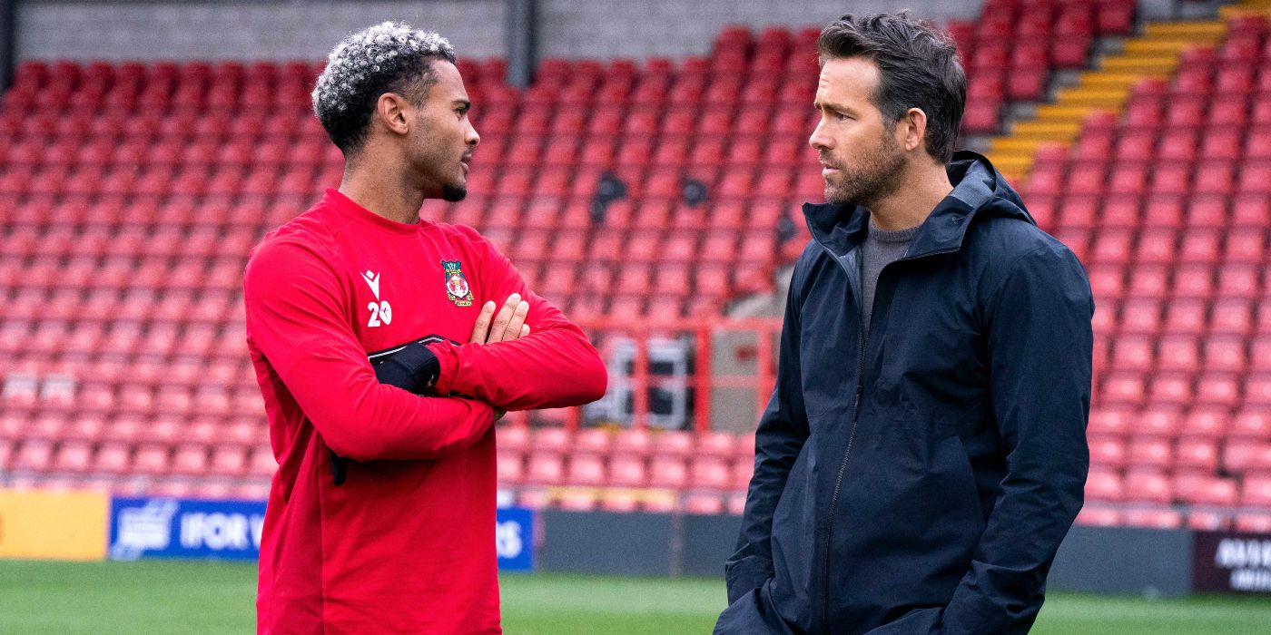 Ryan Reynolds and a footballer in Welcome to Wrexham 