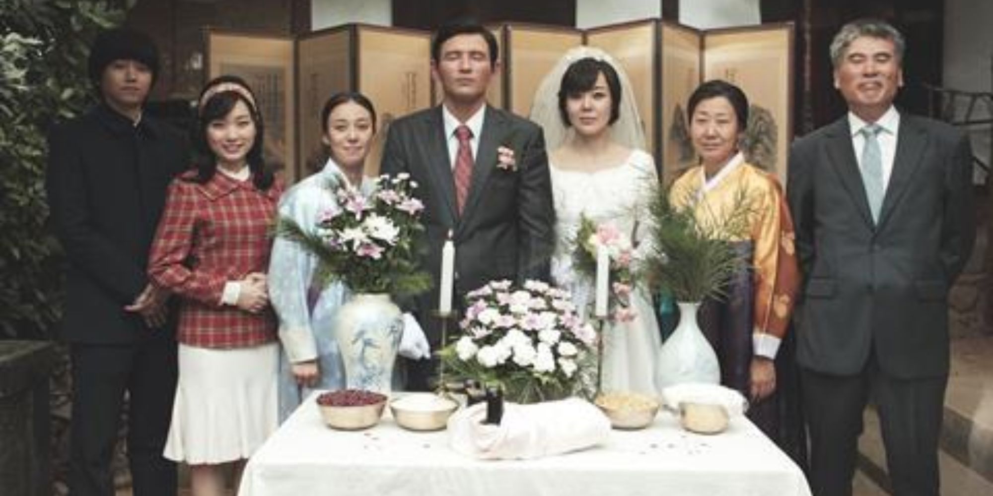 A South Korean family taking a wedding picture in the movie &lsquo;Ode to my father&rsquo;