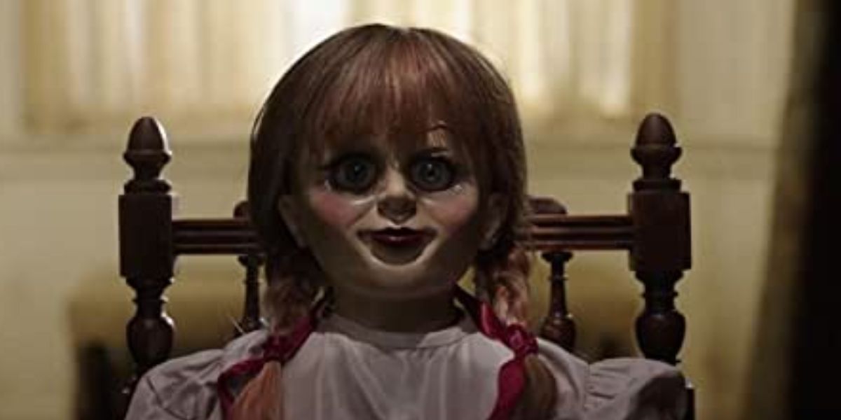 A possessed doll staring into the camera in &lsquo;Annabelle&rsquo;