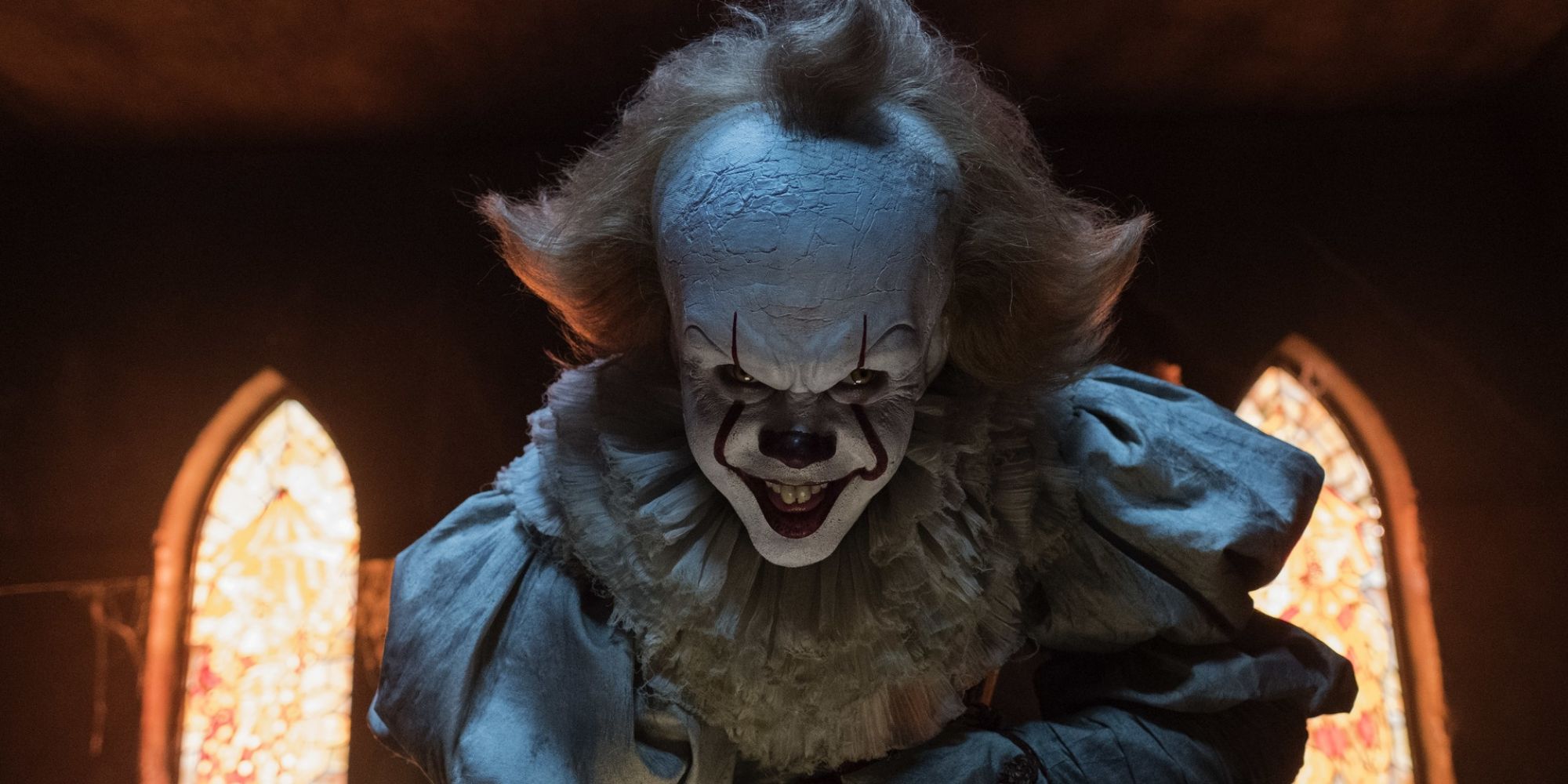 Pennywise smiling evilly in 'It' (2017)