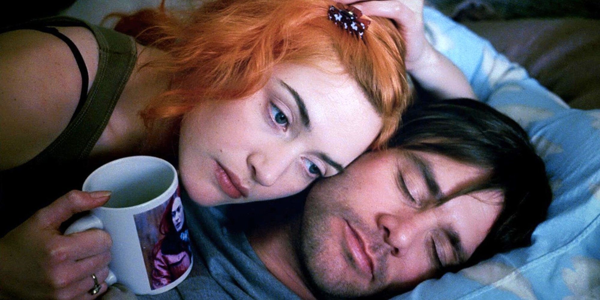 Kate Winslet as Clementine Kruzcynski and Jim Carrey as Joel Barish lying in bed together in Eternal Sunshine of the Spotless Mind