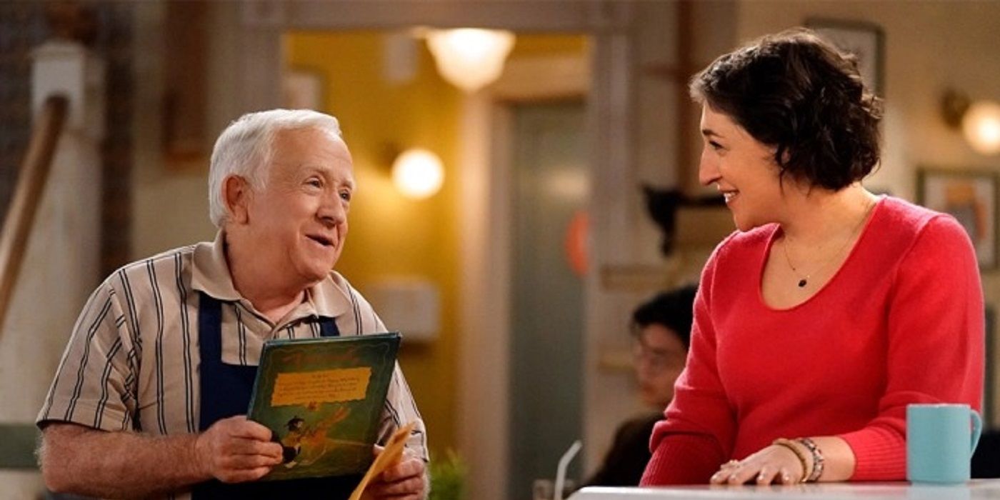 Leslie Jordan as Phil and Mayim Bialik as Kat in Call Me Kat