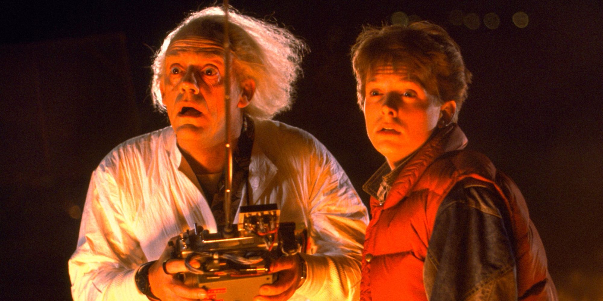 Christopher Lloyd dans le rôle de Doc Brown et Michael J. Fox dans celui de Marty McFly dans Retour vers le futur.