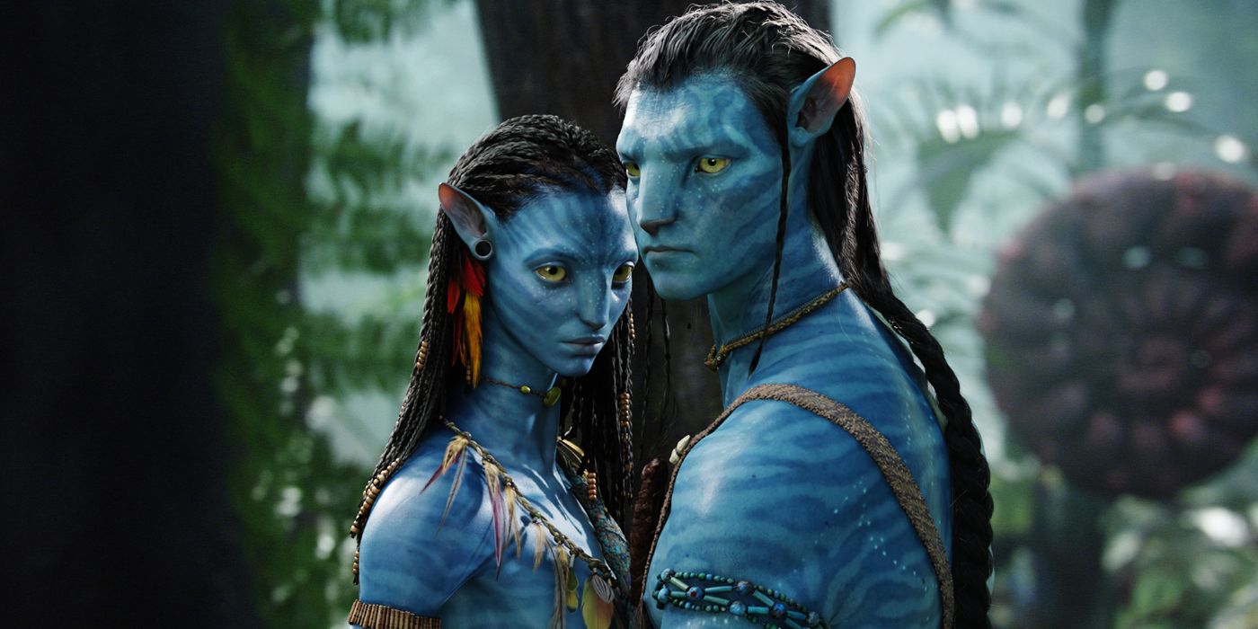 Neytiri and Jake in a Pandora forest in Avatar 2009