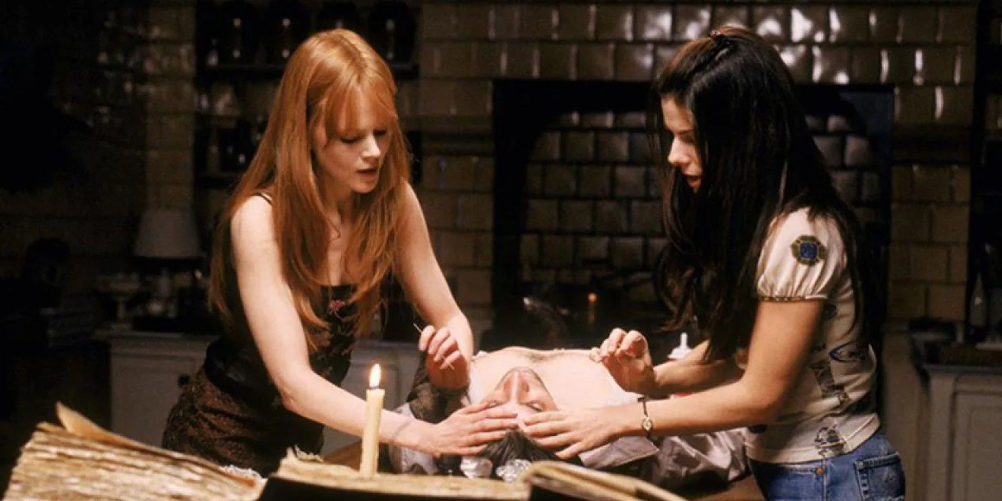 Nicole Kidman and Sandra Bullock in 'Practical Magic'