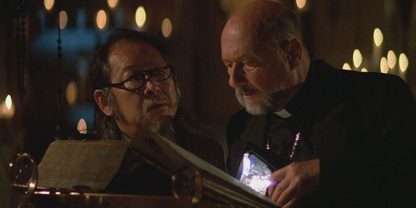 Victor Wong and Donald Pleasance read an ancient book in John Carpenter's Prince of Darkness