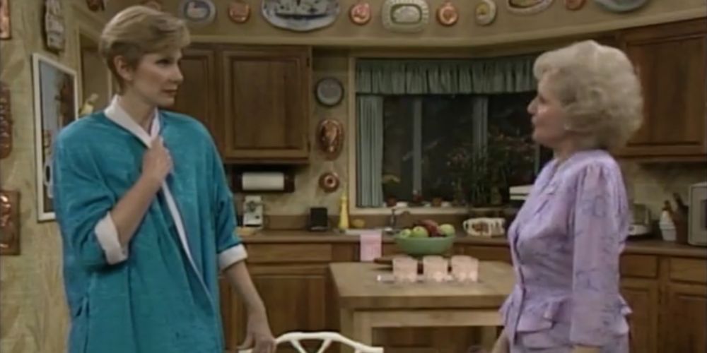 Rose Nylund và em gái Holly trong The Golden Girls