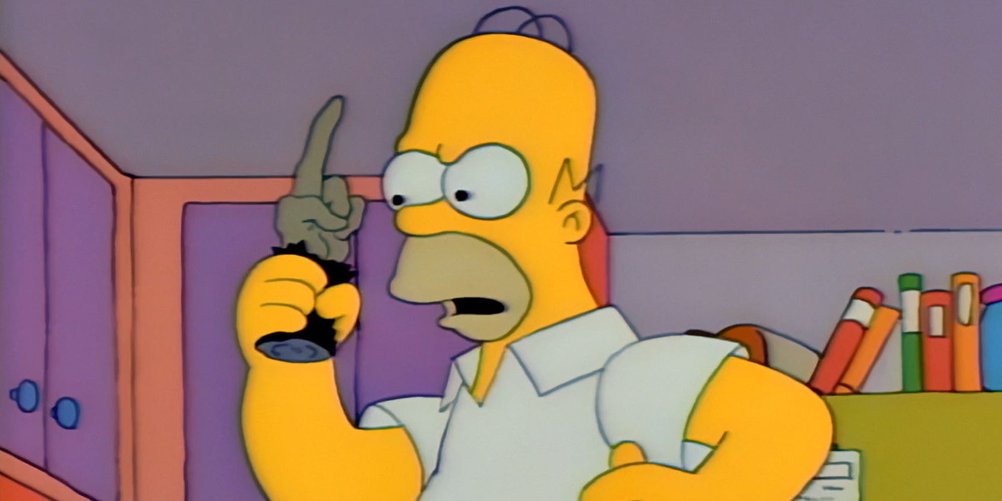 Homer Simpson memegang kaki monyet