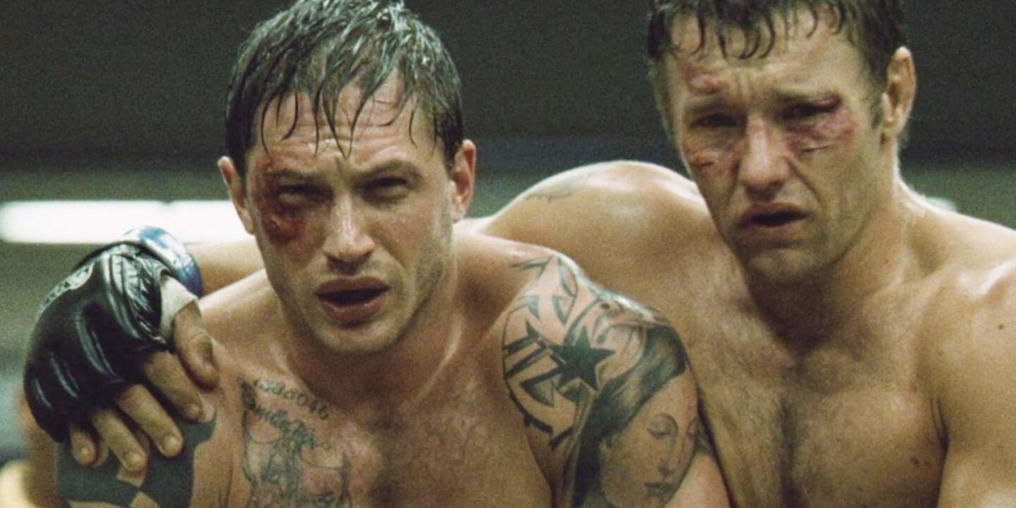 Tom Hardy (à gauche) et Joel Edgerton (à droite) dans Warrior.
