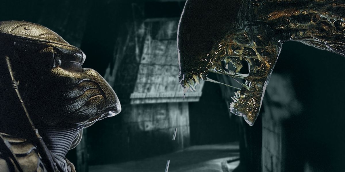 The Predator facing the Xenomorph in Alien Vs. Predator.