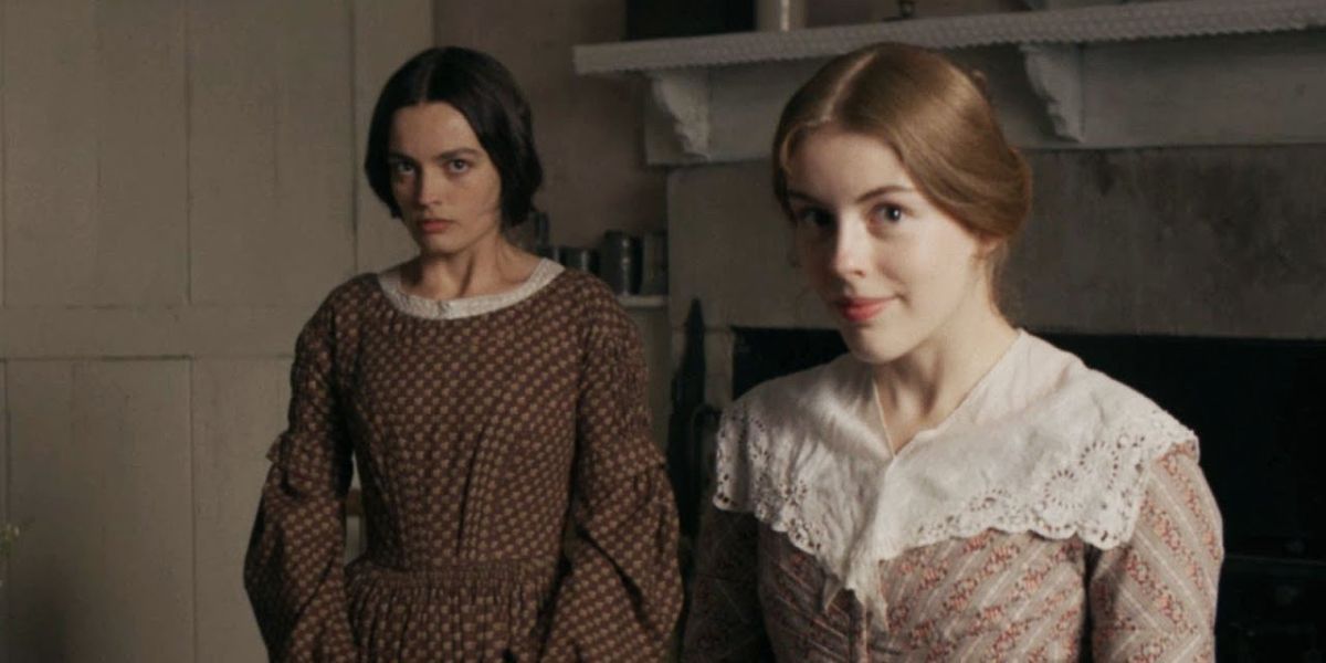 Emily Mackey et Alexandra Dawling dans le rôle d'Emily et Charlotte Bronte.