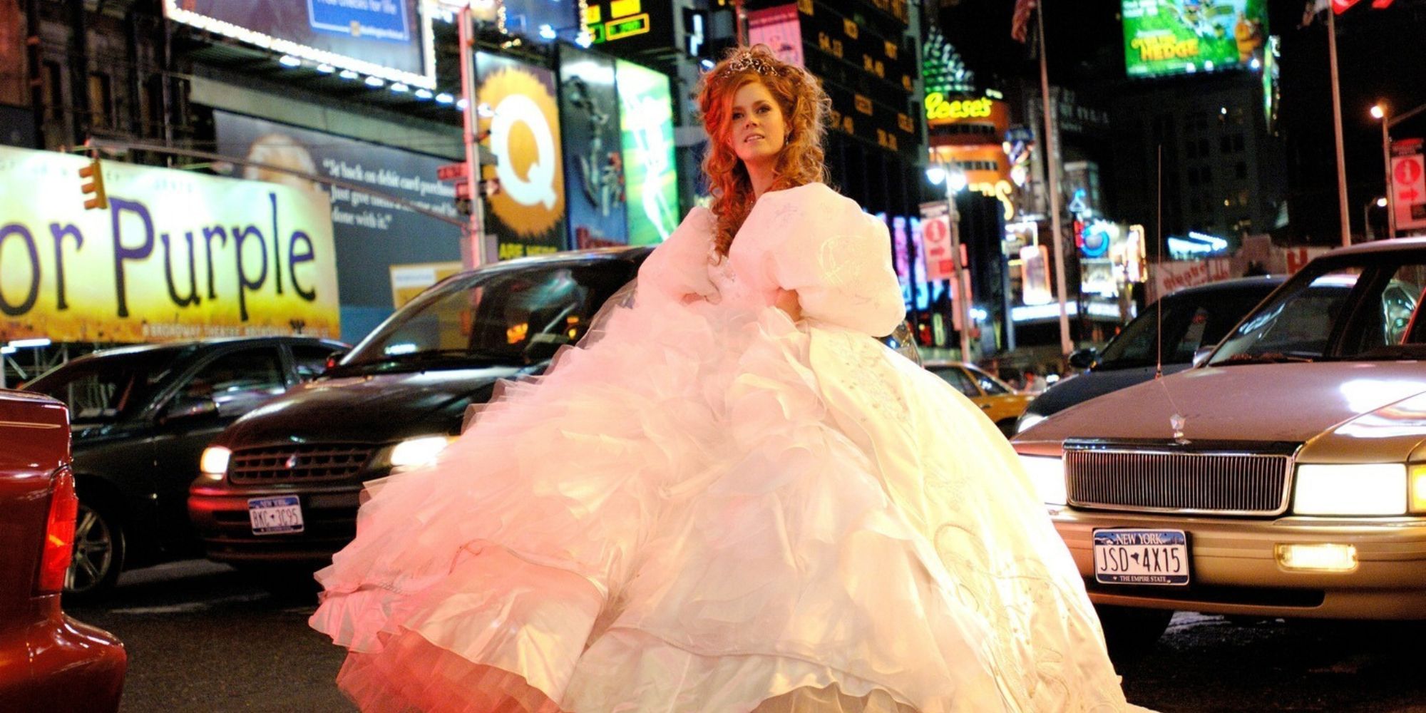 Enchanted's Giselle in her wedding dress in the middle of a Manhattan street